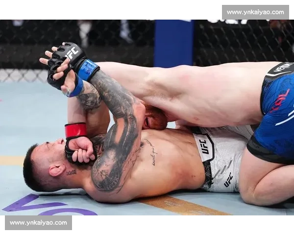 第三回合飞膝绝杀！马利克技术判定终结布伦戴奇